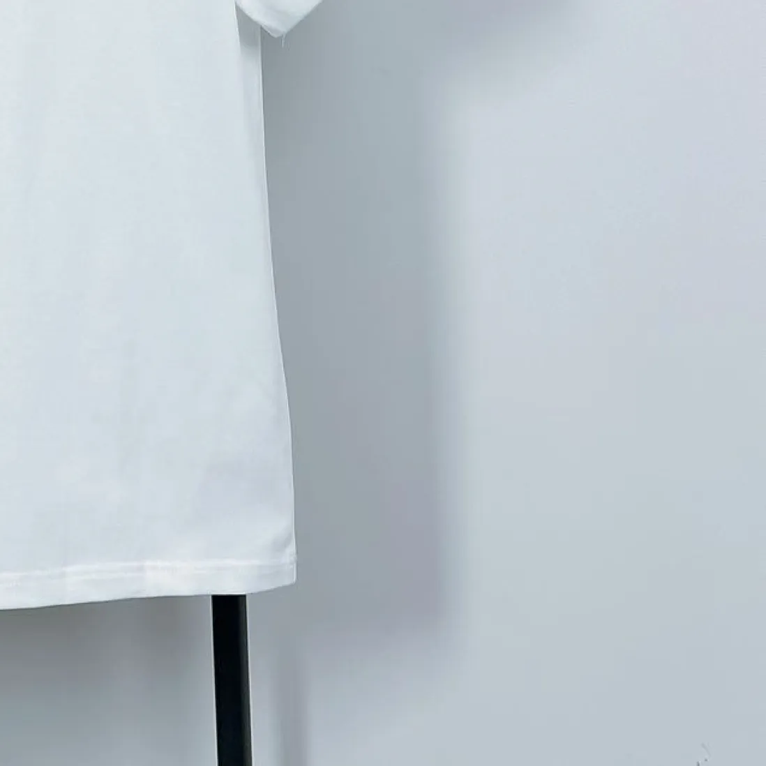 ：KK 10 Originals × T Same Style ： 1.320g ，100% ， ， ， 。 2. ， ， ， ， ！ 3. ， ， ， 。 4. ， Breathable ， Quality 。 ： ， 。 “Daily Log : Relarda” ，“goodday Hows your weather?” ， 。 ， ， 。 ：Black、White Size ：S-XL